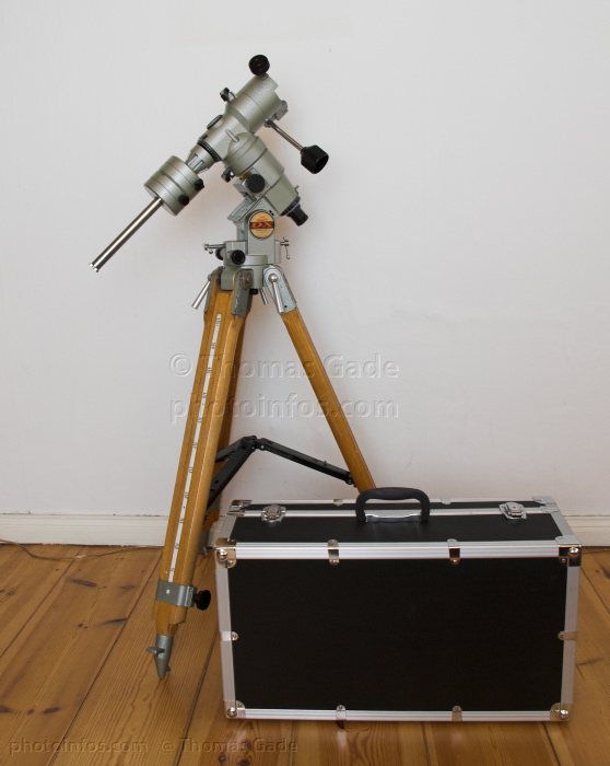 Holzstativ mit Vixen GP DX Montierung
Holzstativ mit Vixen GP DX Montierung. Parallaktishe Montierung
Schlüsselwörter: 2008;Astronomie;astronomy;Bosma;Fernrohr;Maksutov;Montierung;Mount;Optik;prallaktische;Qentis;Stativ;telescope;Teleskop;Vixen GP DX