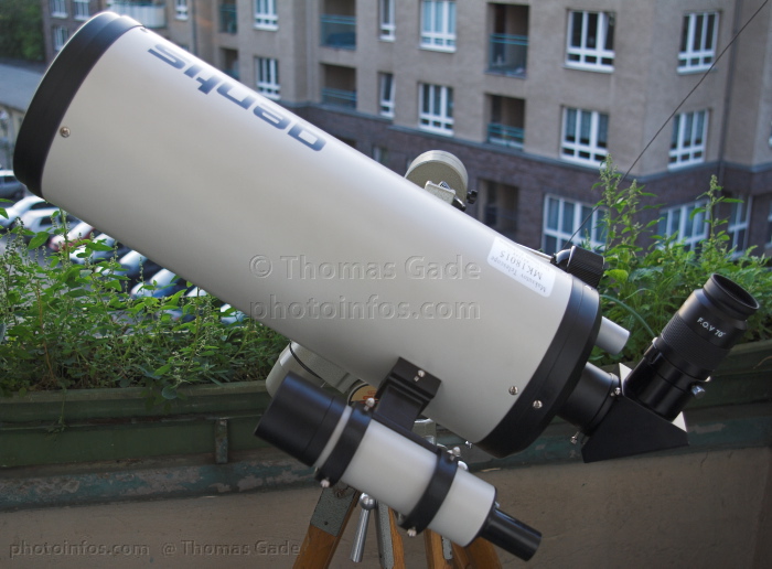 6" Maksutov Teleskop von Bosma
6" Maksutov Teleskop von Bosma. Es kommt aus China und wurde von Qentis, einem ehemaligen großen Ebay-Anbieter, mit eigenem Label verkauft.
Schlüsselwörter: 2008;Astronomie;astronomy;Balkonsternwarte;Bosma;Fernrohr;Maksutov;MK18015;Optik;Qentis;telescope;Teleskop