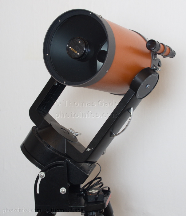 Celestron C8 Teleskop. Schmidt Cassegrain auf Gabelmontierung
Teleskop. Celestron C8 auf Gabelmontierung. Astronomie.
Das Teleskop wurde um 1980 gebaut und die Montierung um 1992.  (im Mai 2013 fotografiert)
Schlüsselwörter: Astronomie;C8;Celestron;Fernrohr;fork mount;forkmount;Gabelmontierung;Optik;Schmidt Cassegrain;telescope;Teleskop