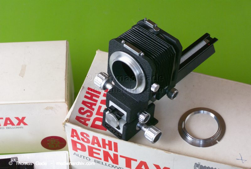 Asahi Pentax Balgengerät.  Auto Bellows
Asahi Pentax Balgengerät.  Auto Bellows
Schlüsselwörter: Asahi Pentax;Auto Bellows;Balgengerät;Fotografie;Pentax