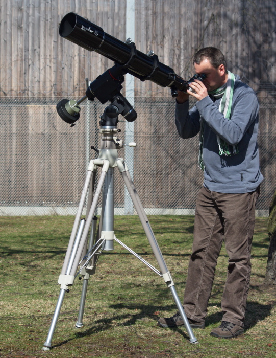 Skywatcher Equinox ED 120 auf Linhof Stativ und HEQ5
2012. Berlin. Teleskop. Skywatcher Equinox ED 120. Astronomie. Apo Refraktor. Linhof Stativ und parallaktische Montierung HEQ5
Schlüsselwörter: 2012;Astronomie;Equinox;Fernrohr;HEQ5;Linhof;Montierung;Optik;parallaktische;refractor;Refraktor;Skywatcher;Sky-Watcher;Stativ;telescope;Teleskop