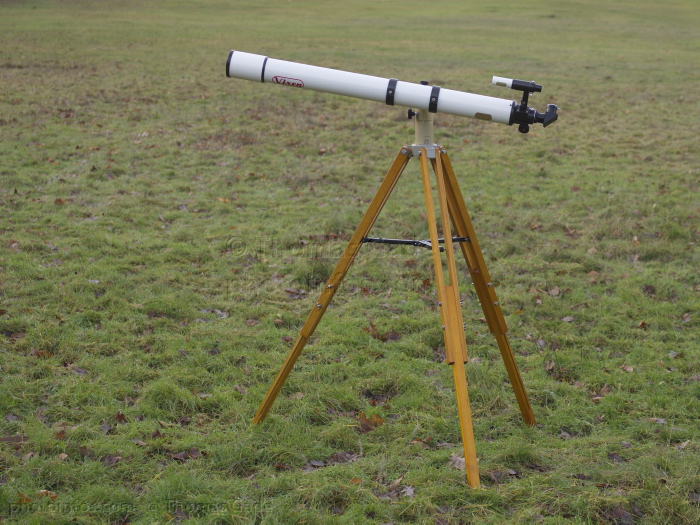 Vixen 80L Refraktor auf einem Stativ
Vixen 80L Refraktor. Teleskop
Schlüsselwörter: Achromat;Astronomie;Fernrohr;Holzstativ;Optik;refractor;Refraktor;Stativ;telescope;Teleskop;Vixen